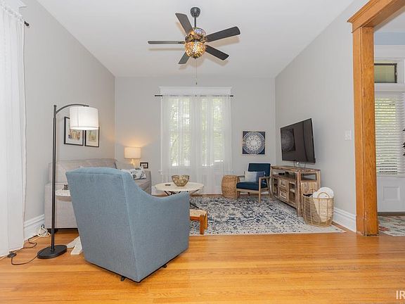 4th image of 19 Chandler Ave
