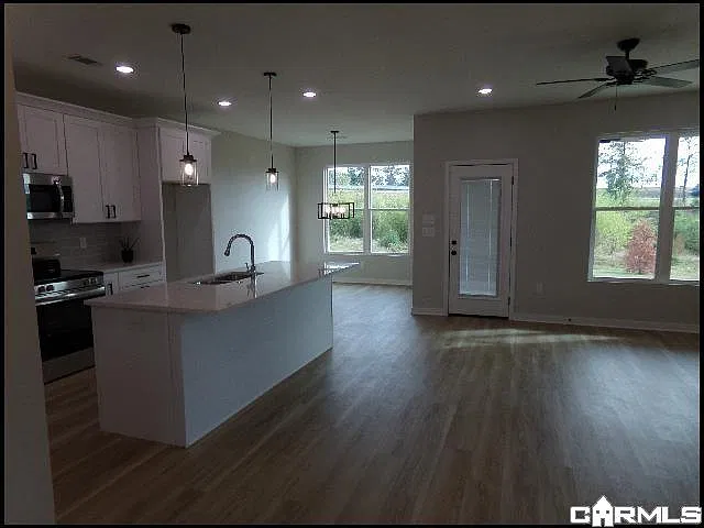 3 bed, 2.0 bath, 1522 sqft, $2,100 — Photo 3