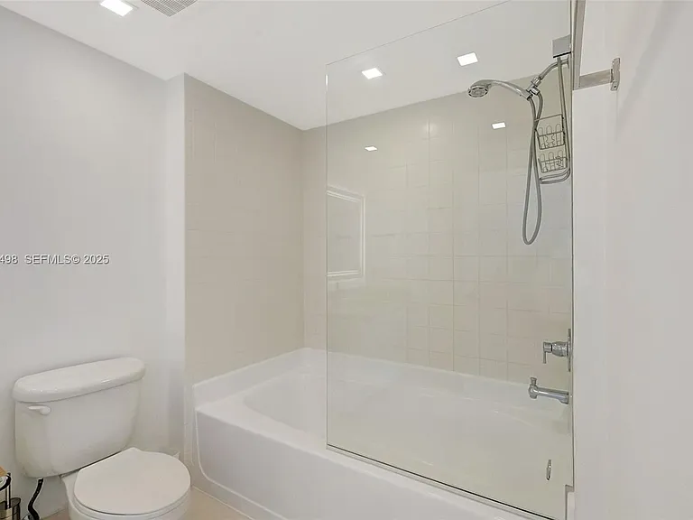 601 NE 36th St #912 — Photo 4