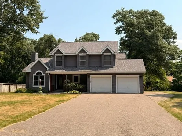 624 Galahad Rd N, Hudson, WI 54016
