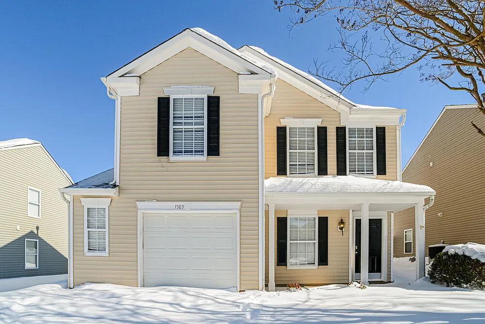 3 bed, 2.5 bath, 1752 sqft, $2,035 — Photo 1