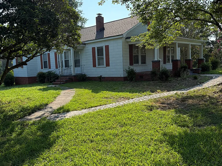 1708 Highway 218 W — Photo 1