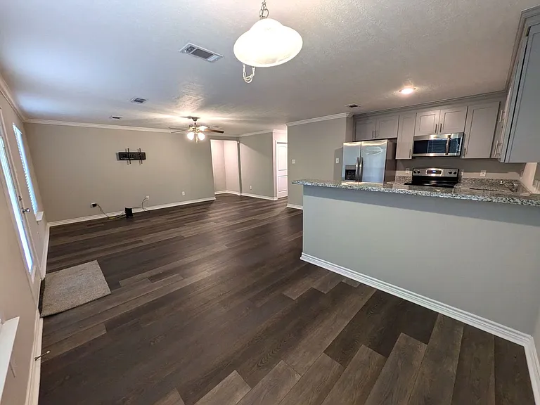 610 Craig St — Photo 5