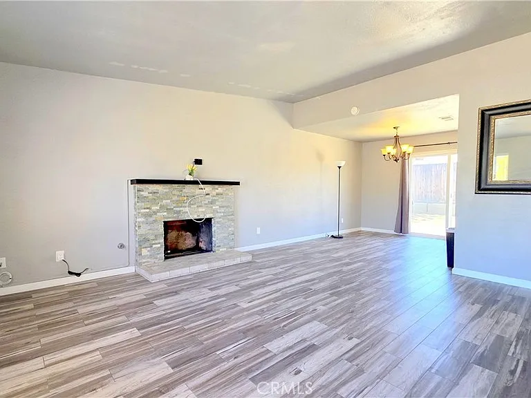 1546 Clock Ave — Photo 3