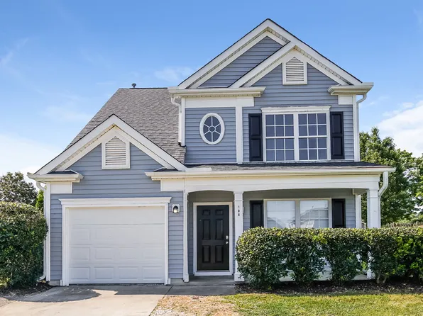 108 N Honey Springs Ave, Fuquay Varina, NC 27526