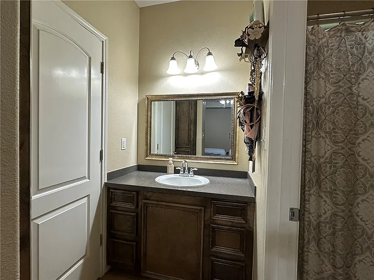 6905 Aaron Dr — Photo 10