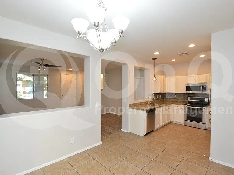 3806 E Trigger Way — Photo 4