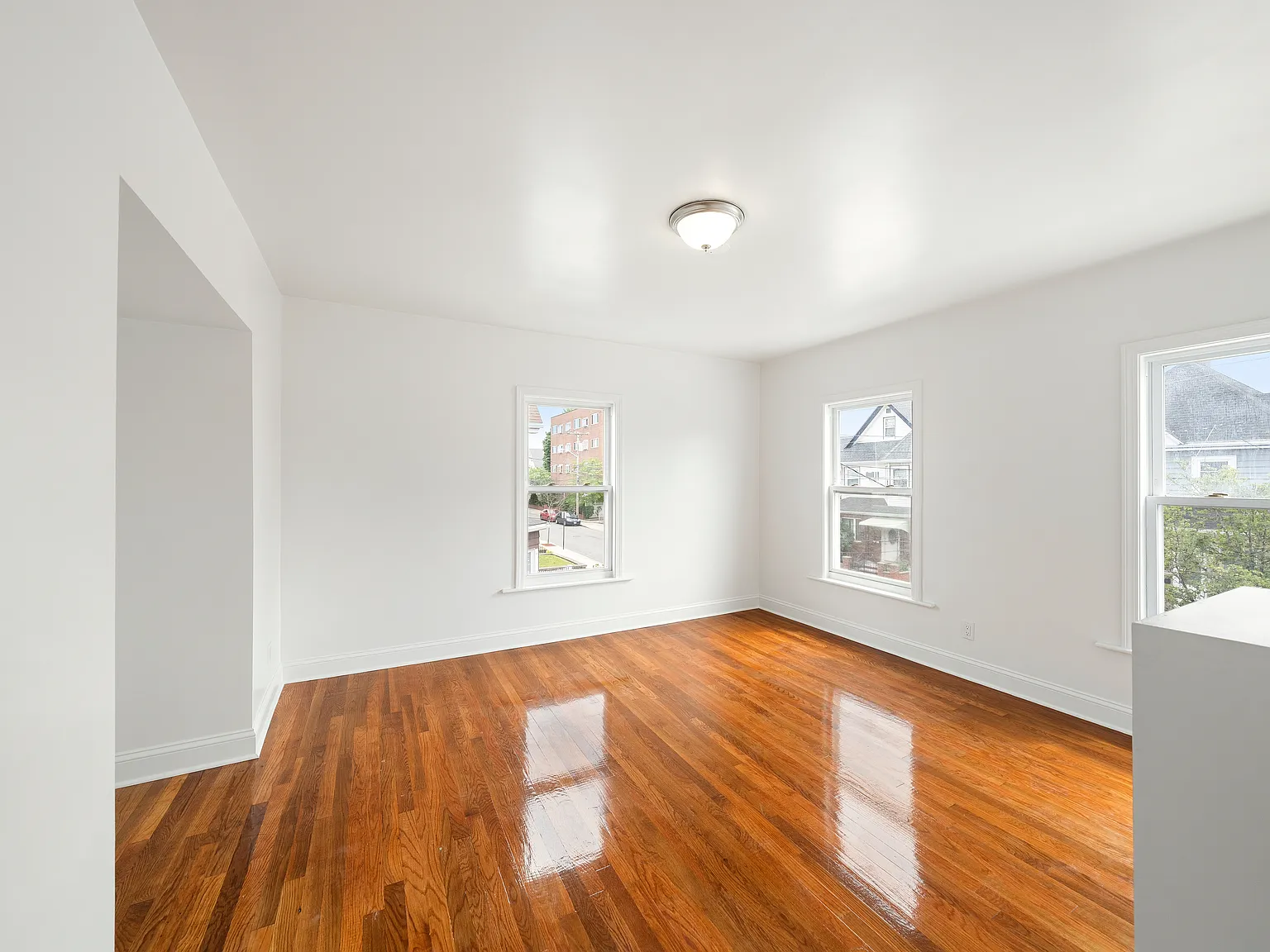 5 bed, 1572 sqft, $4,500 — Photo 3
