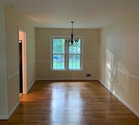 5th image of 341 Brighton Dr