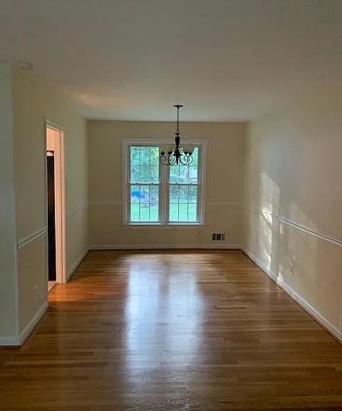 341 Brighton Dr — Photo 5