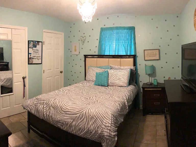 1629 Lancaster Dr — Photo 4
