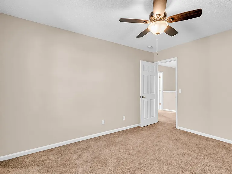 16 Bushwood Dr — Photo 27