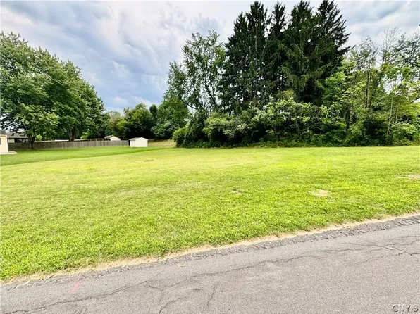 35 Alhan Pkwy #33, Syracuse, NY 13209