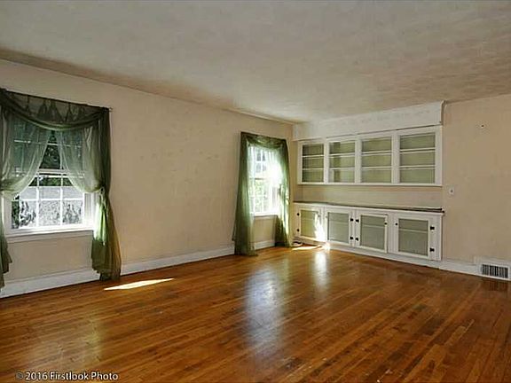 4th image of 42 Fisher St