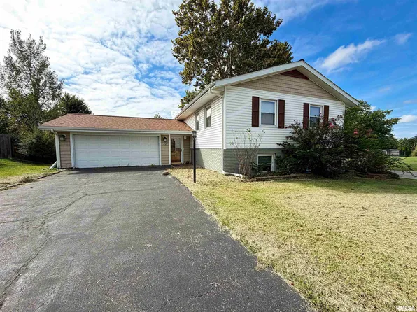 22 Peachtree Pl, Harrisburg, IL 62946