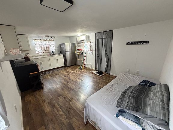 4th image of 46 Phyllis Dr