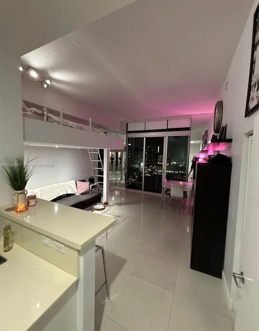 One Miami East Condo — Photo 2