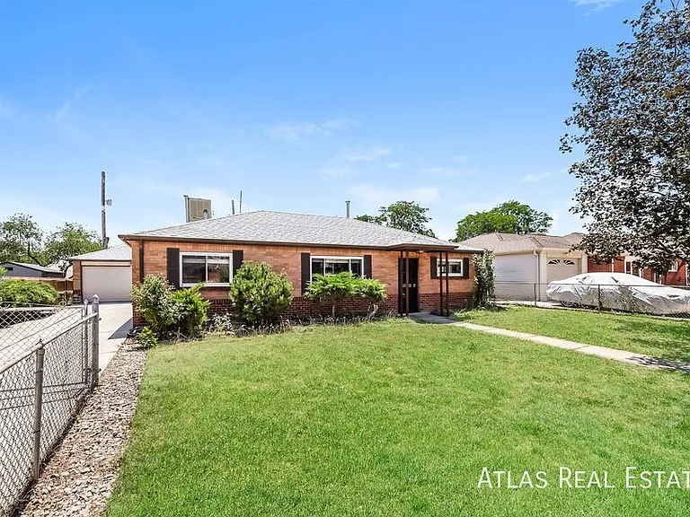 1620 Phoenix Ct — Photo 2