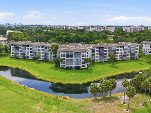 555 Oaks Lane #303, Pompano Beach, FL 33069