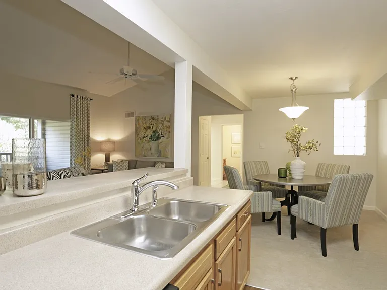 Lakemont Apartments — Photo 26
