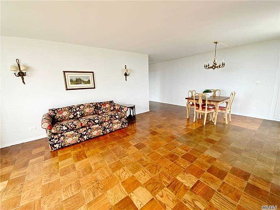 3rd image of 27010 Grand Central Pkwy APT 9W