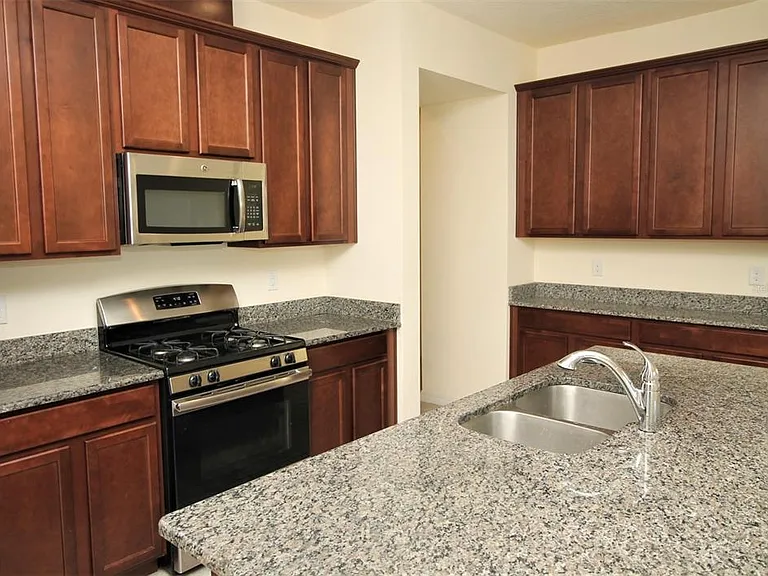 1050 Nathan Ridge Rd — Photo 9