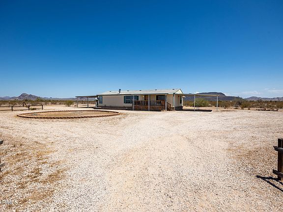 5th image of 39312 W NORTHERN Avenue