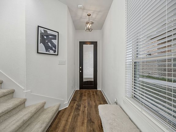 4th image of 1133 Queensdown Way