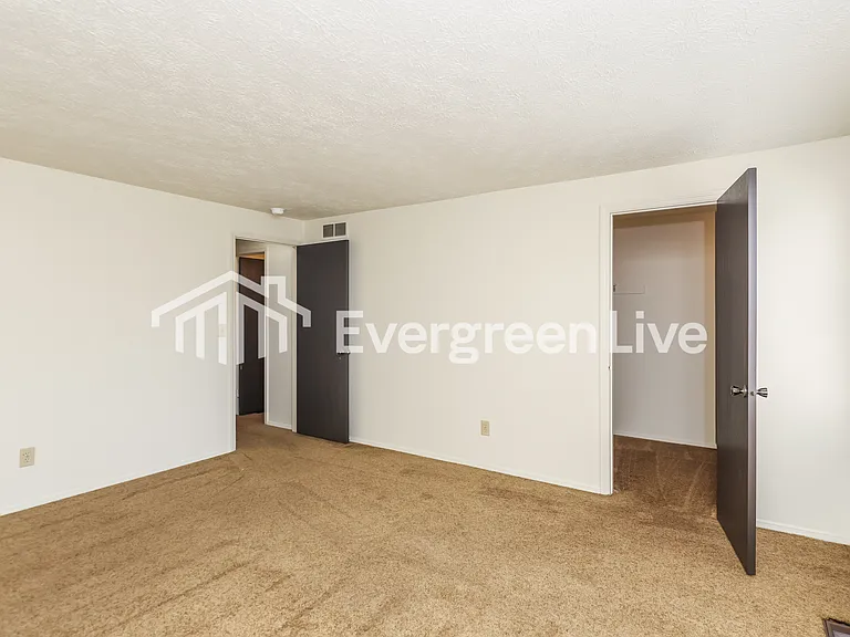 8676 Belle Chase Dr — Photo 13