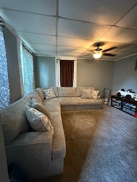 2 bed, 1.0 bath, 915 sqft, $1,350 — Photo 3