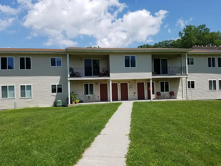 Oakbrook Manor Apartments — Photo 9