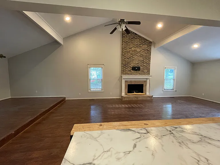 206 Rodborough Rd — Photo 8
