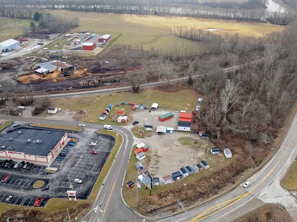 886 W Franklin St, Spencer, IN 47460