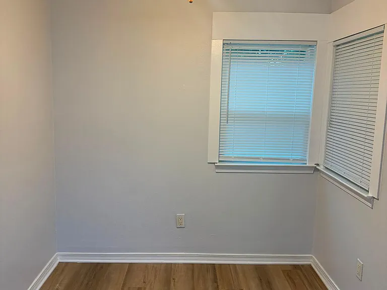 20 N Crow Rd — Photo 2