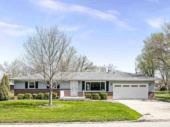 610 Rayjon Dr, Oreana, IL 62554