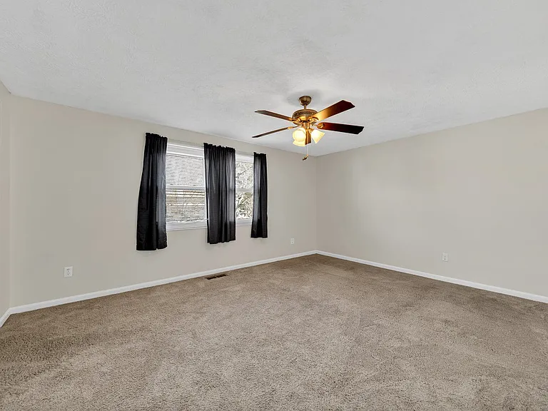 880 Ruskin Dr — Photo 32