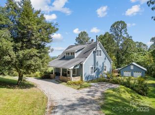 560 Esseola Dr, Saluda, NC 28773