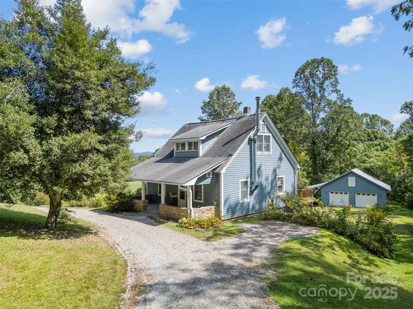 560 Esseola Dr, Saluda, NC 28773