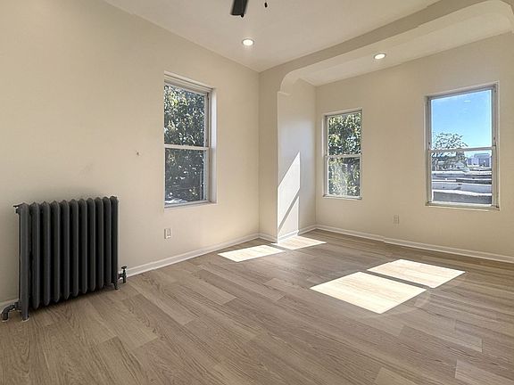 4th image of 2810 W Oxford St APT 3