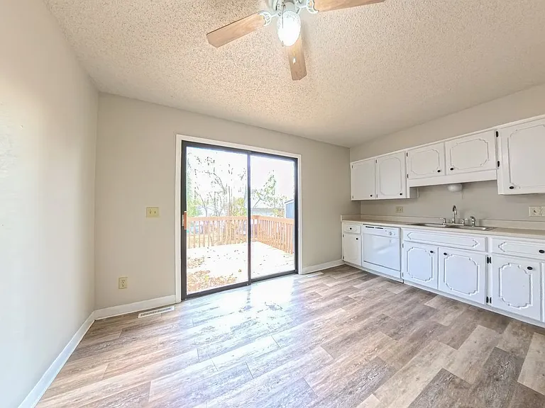 611 Hickory Hill Ln — Photo 5