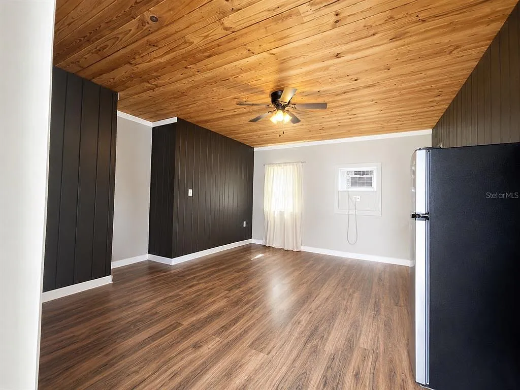 Studio, 1.0 bath, 165 sqft, $850 — Photo 2