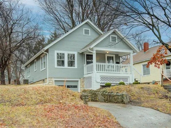 762 Pennsylvania St, Leavenworth, KS 66048