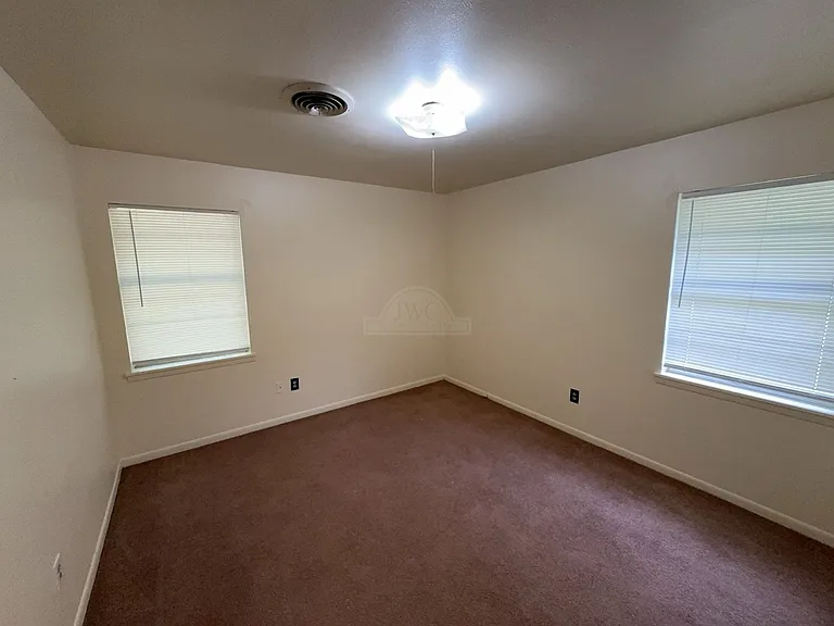 208 Oak St — Photo 12