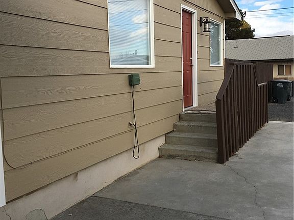 2nd image of 1341 W Ivy Ave