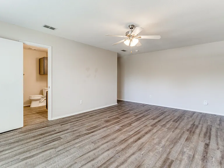 1721 Southridge Ln — Photo 12