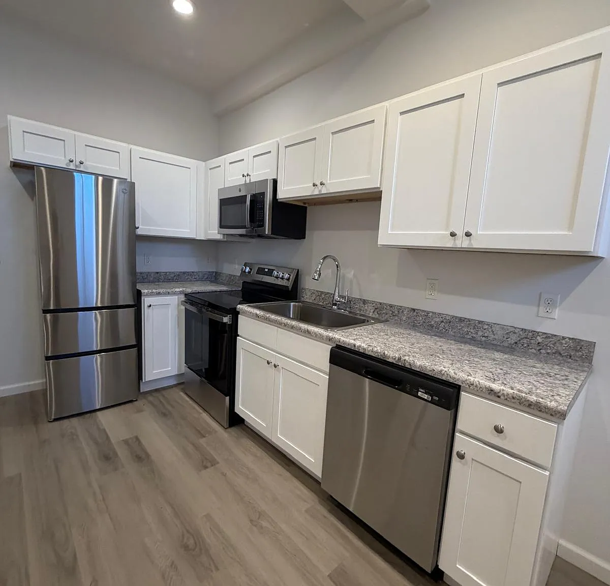 1 bed, 400 sqft, $1,475 — Photo 1