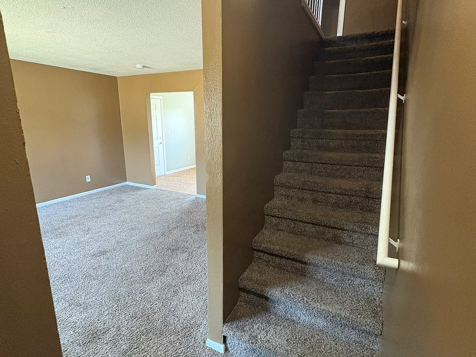 3 bed, 1008 sqft, $1,325 — Photo 3