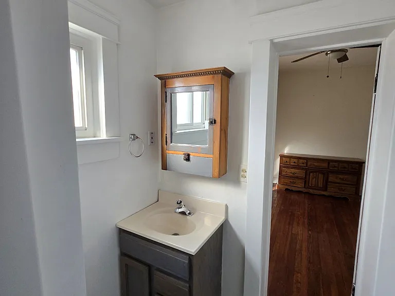 2431 W 5th St #SF — Photo 2