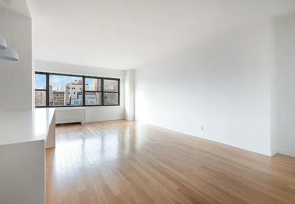 4th image of 7 E 14th St APT 1606