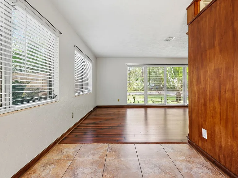 1038 NE 21st Ave — Photo 9